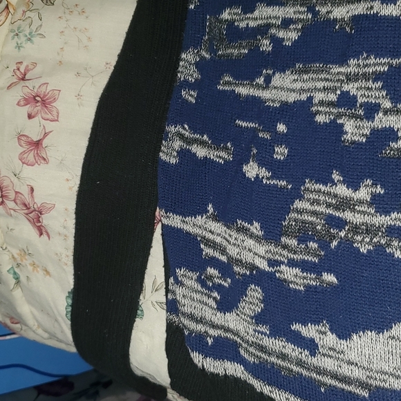 5 for $20 | SI-IAE Abstract Front Knitted Ribbed Sweater - Picture 6 of 12